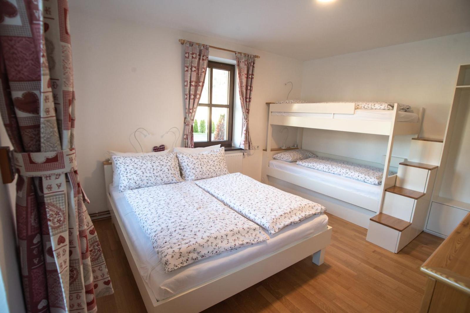 Pritlicni Apartma Hribovc Z Atrijem Kranjska Gora Kültér fotó